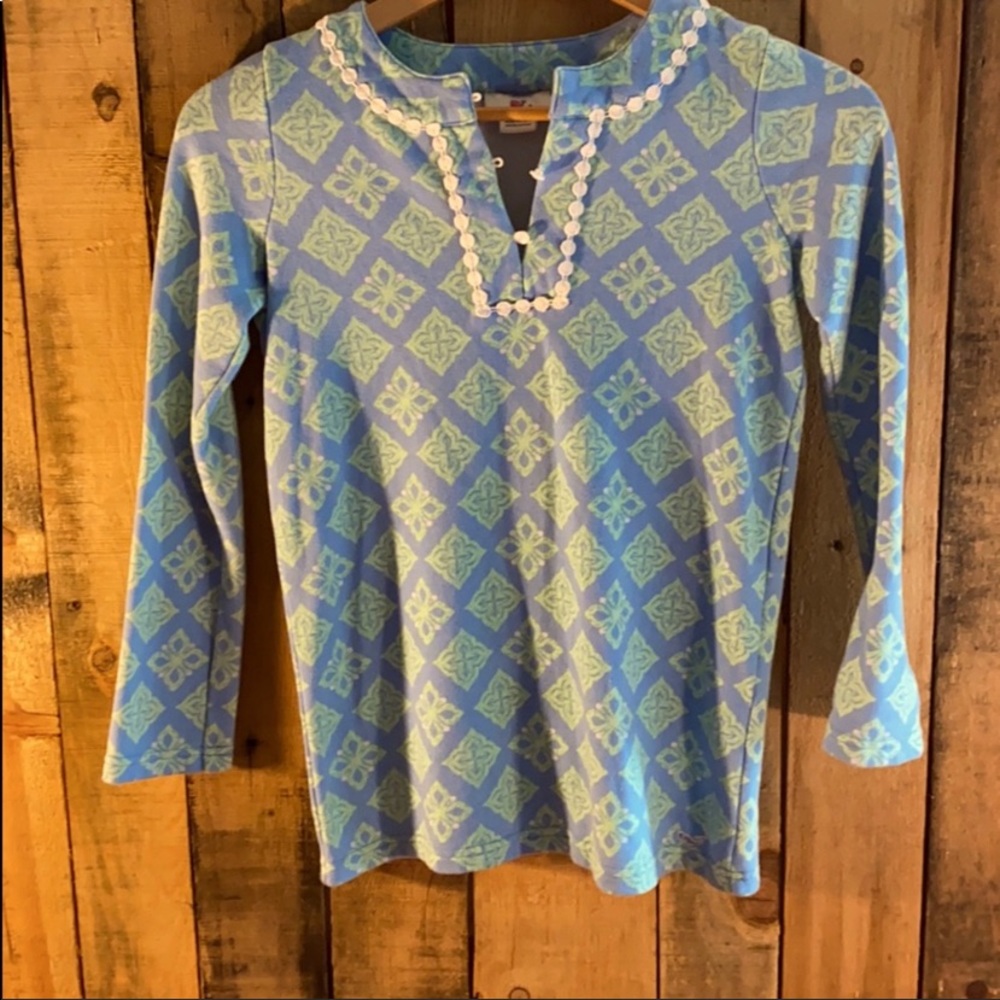 EUC Vineyard Vines Teal & blue print top